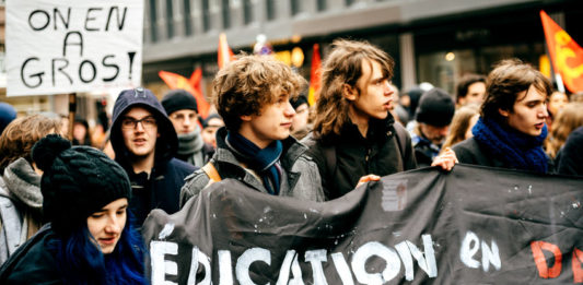 « La crise sanitaire a incité les jeunes à s’engager », Stewart Chau, expert en stratégie d’opinion © 123 RF