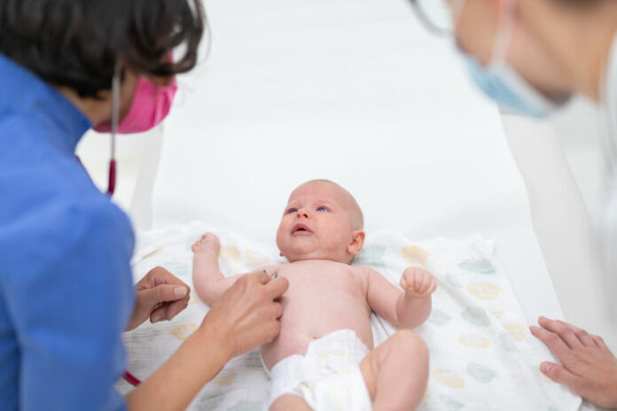 30 % des nourrissons de moins de 2 ans sont atteints chaque année de la bronchiolite. © 123 RF 30 % des nourrissons de moins de 2 ans sont atteints chaque année de la bronchiolite. © 123 RF