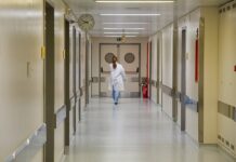 Hôpitaux de proximité : une réponse aux déserts médicaux, mais qui reste sous-financée Malgré leur rôle territorial reconnu, les hôpitaux de proximité souffrent des mêmes problèmes financiers que l’ensemble des hôpitaux publics. © 123 RF