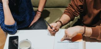 Les associations s’insurgent contre une « préférence nationale déguisée » inscrite dans le PLFSS Le titre de l’article 37 du projet de loi de financement de la Sécurité sociale (PLFSS) pour 2027 est sans équivoque. « Restreindre l’accès aux prestations familiales pour les étrangers extra UE ». © 123 RF